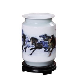 藝術(shù)的馳騁 景德鎮(zhèn)陶瓷珍品《馳騁八駿馬圖》瓷瓶的美學(xué)探析